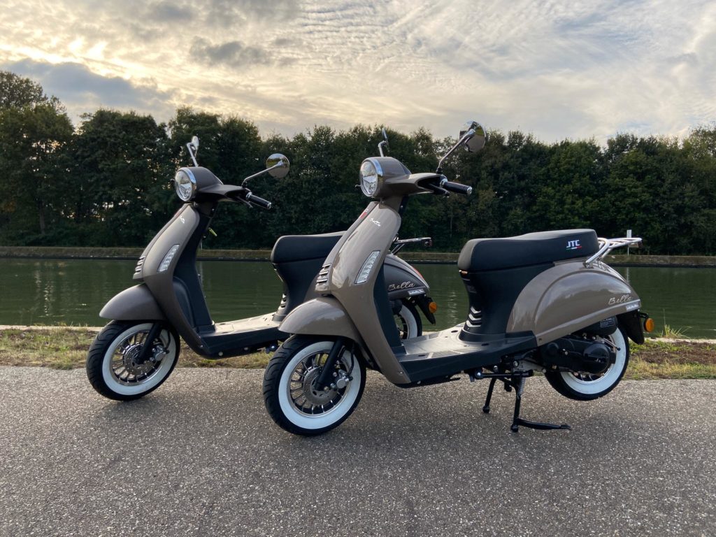 2 scooters contacteer ons